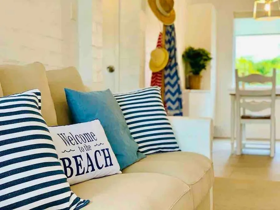 Beautiful, Modern Apartment Seconds From Beach Perth 0*,