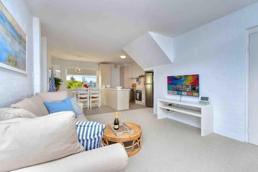 Beautiful, Modern Apartment Seconds From Beach Perth 0*,  Australia