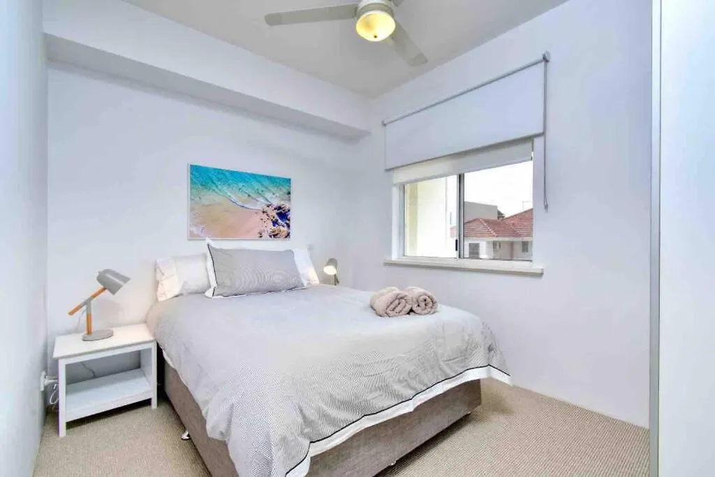 Beautiful, Modern Apartment Seconds From Beach Perth Australia