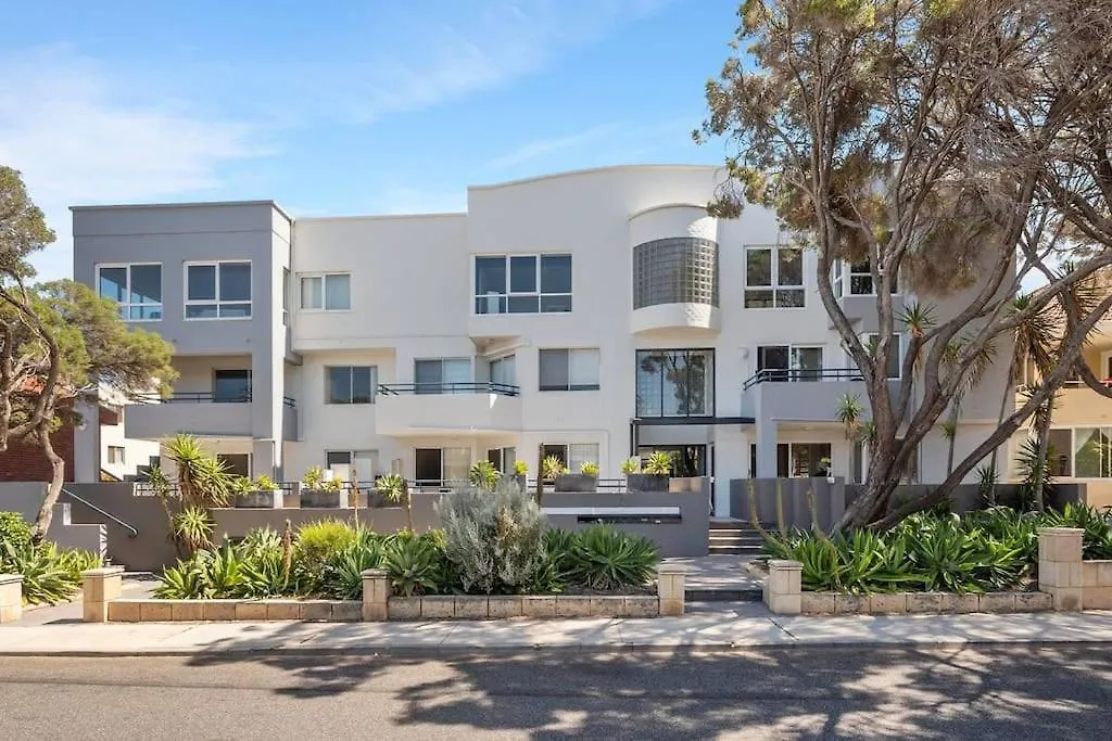Beautiful, Modern Apartment Seconds From Beach Perth Australia